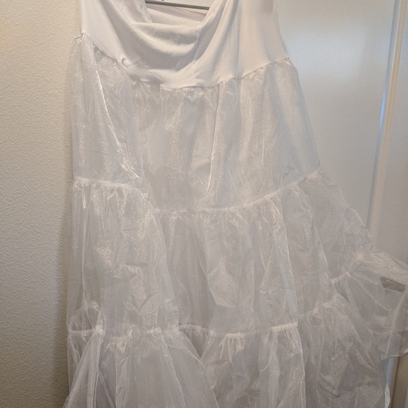 Vera Wang wedding dress - Picture 3 of 10